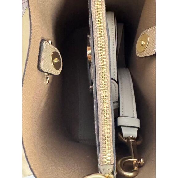 Coach CP056 Mollie Bucket Bag 22 In Signature Canvas IN Khaki Multi - Picture 8 of 10